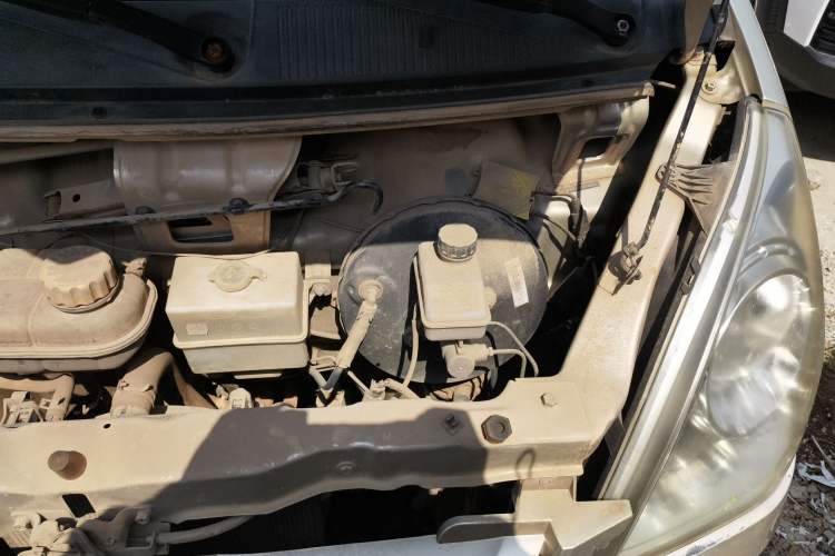 Used Wuling Rongguang 2014 1.5L S Base Version Engine Bay Left