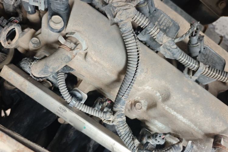 Used Wuling Rongguang 2014 1.2L S Base Model Engine Bay Left