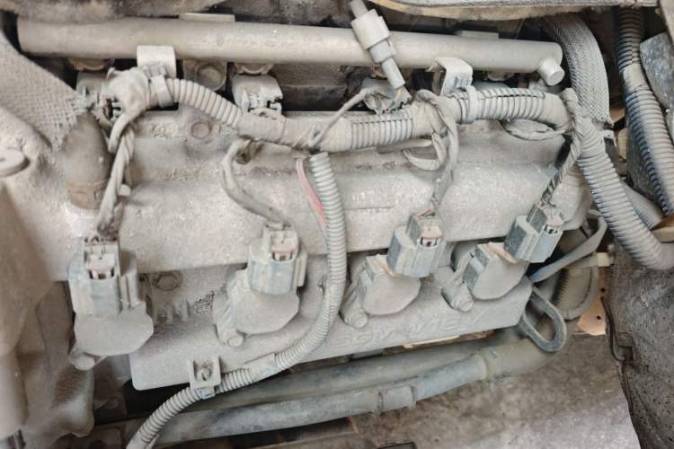 Used Wuling Rongguang 2014 1.5L S Base Version Engine Bay Left