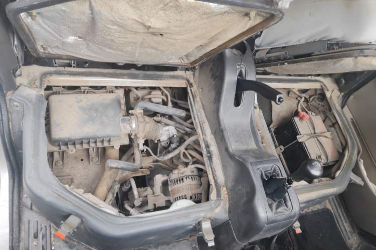 Used Wuling Rongguang 2014 1.2L S Standard Model Engine Bay