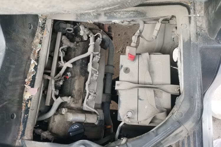 Used Wuling Rongguang 2014 1.2L S Base Model Engine Bay