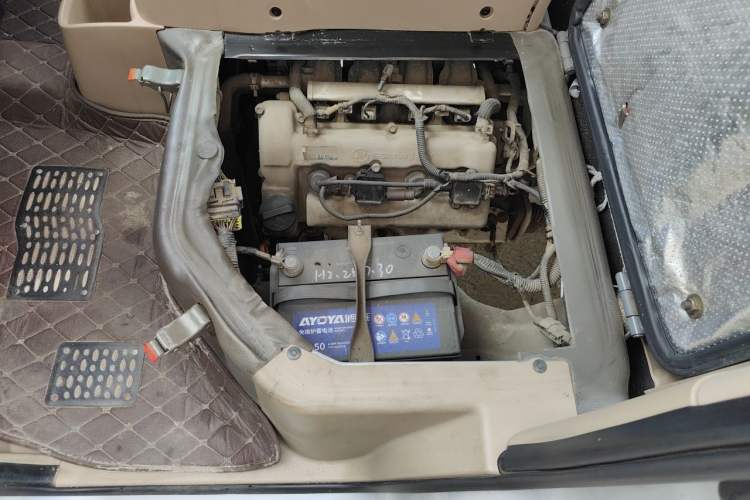 Used Wuling Rongguang 2014 1.2L S Standard Model Engine Bay