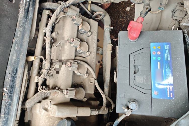 Used Wuling Rongguang 2014 1.5L S Base Version Engine Bay