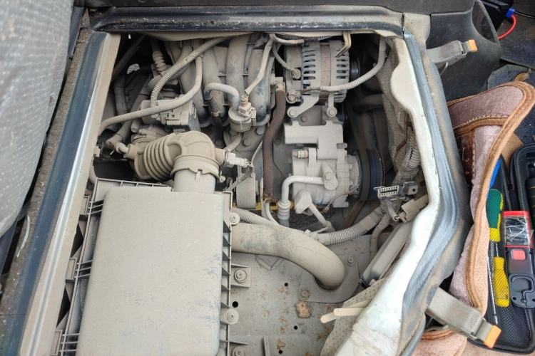 Used Wuling Rongguang 2014 1.2L S Base Model Engine Bay