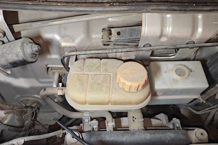 Used Wuling Rongguang 2014 1.2L S Base Model Engine Bay