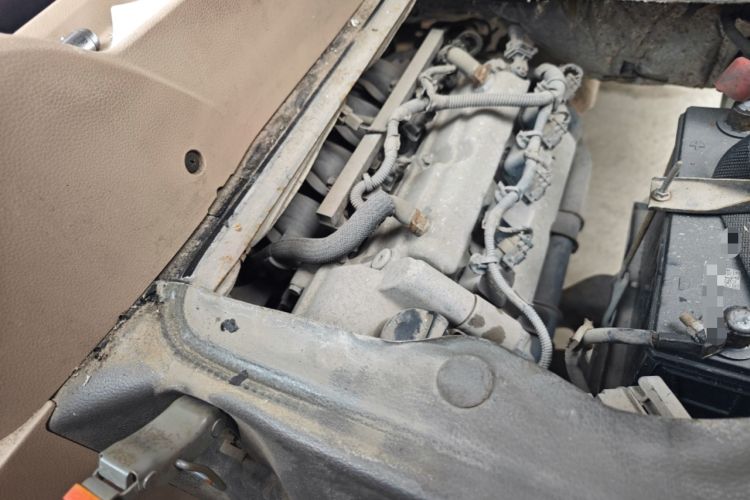 Used Wuling Rongguang 2014 1.2L S Standard Model Engine Bay Right