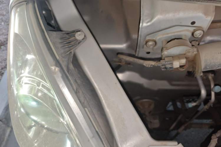 Used Wuling Rongguang 2014 1.2L S Base Model Engine Bay Right