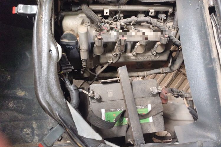 Used Wuling Rongguang 2014 1.5L S Base Version Engine Bay Right