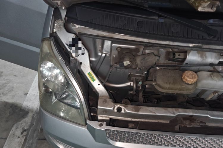 Used Wuling Rongguang 2014 1.5L S Base Version Engine Bay Right