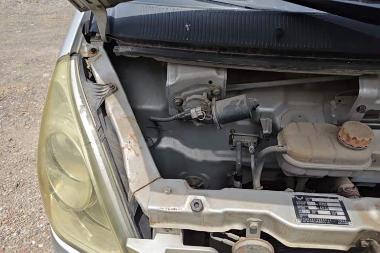 Used Wuling Rongguang 2014 1.5L S Standard Version Engine Bay Right