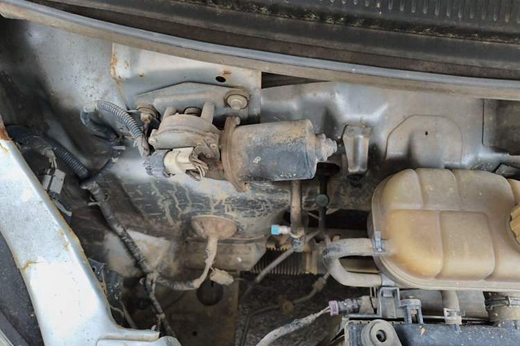 Used Wuling Rongguang 2014 1.2L S Base Model Engine Bay Right
