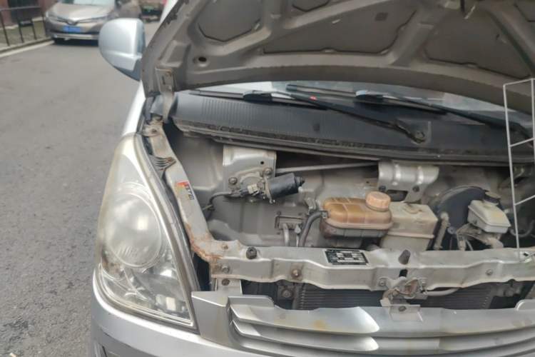 Used Wuling Rongguang 2014 1.5L S Standard Version Engine Bay Right