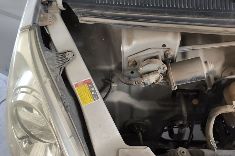Used Wuling Rongguang 2014 1.5L S Standard Version Engine Bay Right