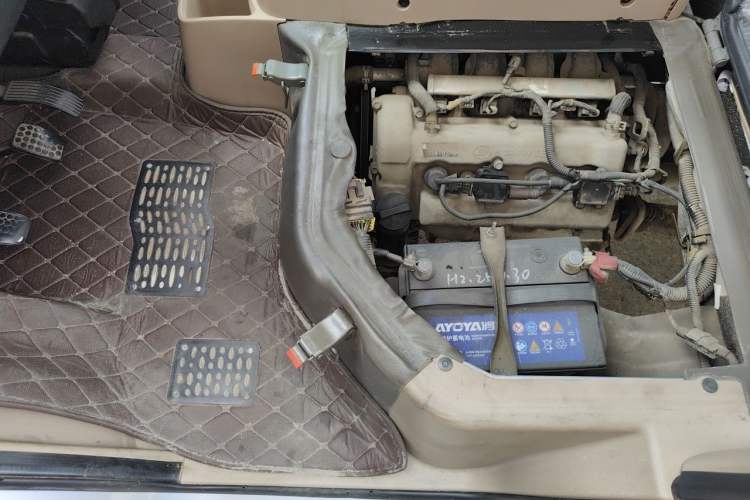 Used Wuling Rongguang 2014 1.2L S Standard Model Engine Bay Right
