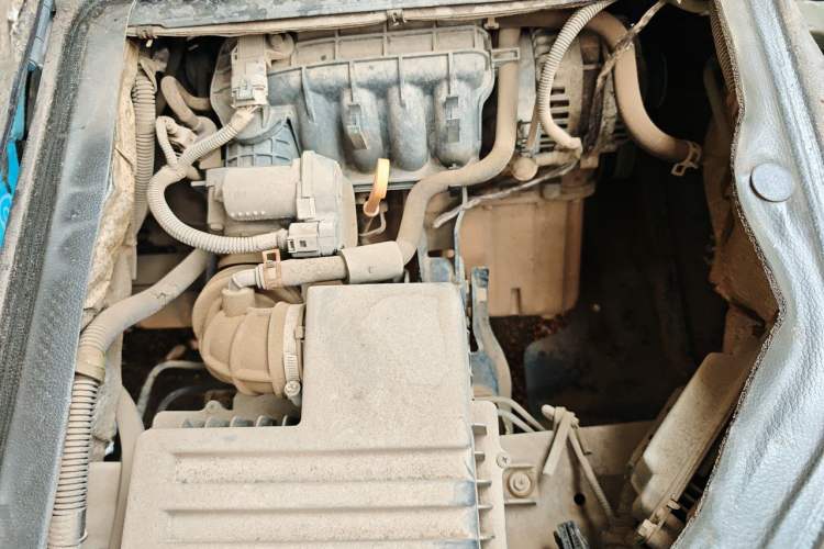 Used Wuling Rongguang 2014 1.5L S Base Version Engine Bay Right