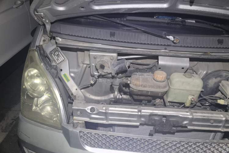 Used Wuling Rongguang 2014 1.5L S Base Version Engine Bay Right