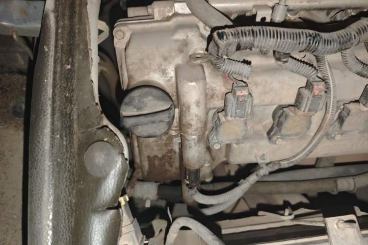 Used Wuling Rongguang 2014 1.5L S Base Version Engine Bay Right