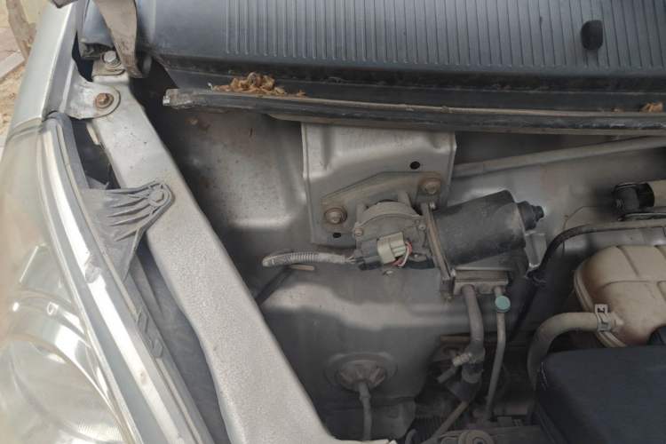 Used Wuling Rongguang 2014 1.5L S Standard Version Engine Bay Right