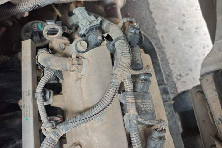 Used Wuling Rongguang 2014 1.2L S Base Model Engine Bay Right