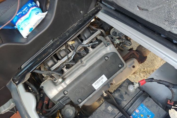 Used Wuling Rongguang 2014 1.2L S Base Model Engine Bay