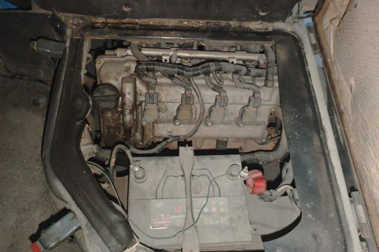 Used Wuling Rongguang 2014 1.5L S Base Version Engine Bay