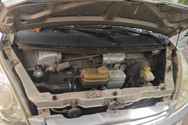 Used Wuling Rongguang 2014 1.2L S Base Model Engine Bay