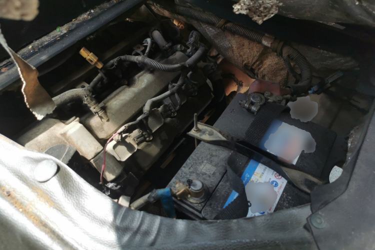Used Wuling Rongguang 2014 1.2L S Base Model Engine Bay