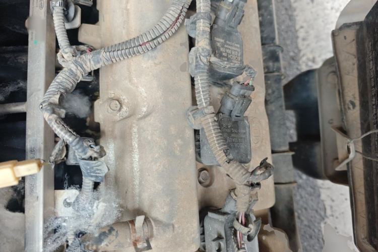 Used Wuling Rongguang 2014 1.2L S Base Model Engine Bay