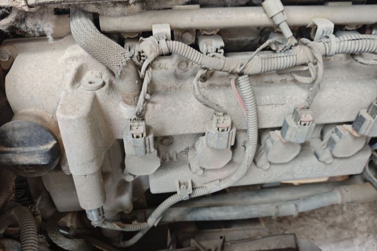 Used Wuling Rongguang 2014 1.5L S Base Version Engine Bay
