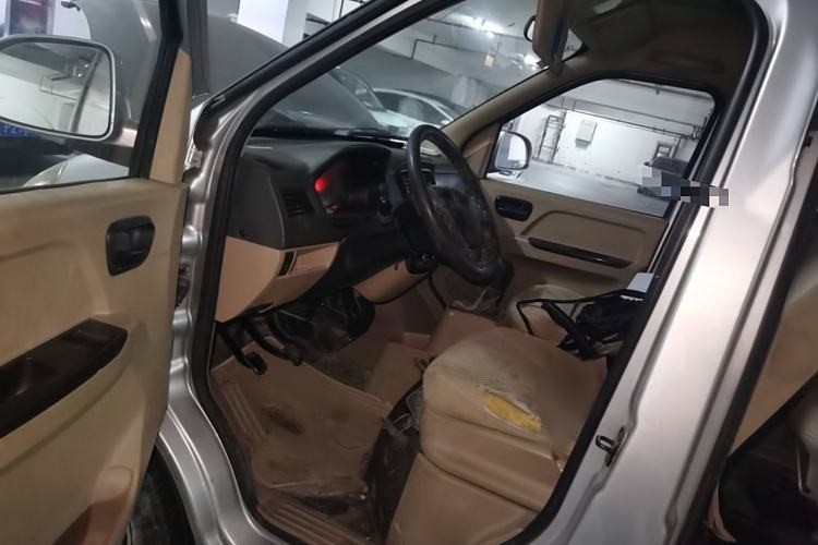 Used Wuling Rongguang 2014 1.2L S Standard Model Interior 3