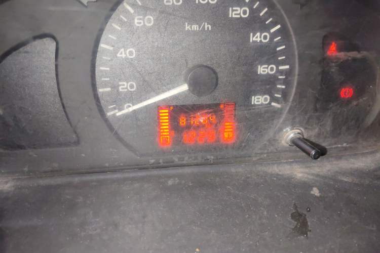 Used Wuling Rongguang 2014 1.2L S Base Model Odometer Close Up