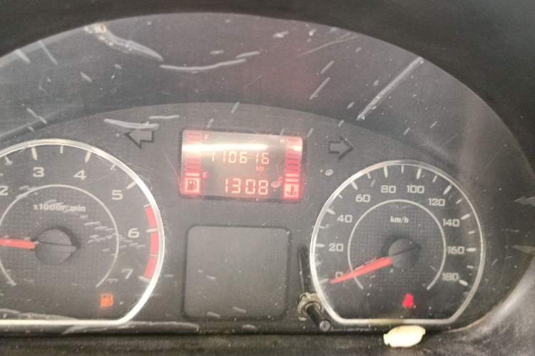 Used Wuling Rongguang 2014 1.2L S Base Model Odometer Close Up