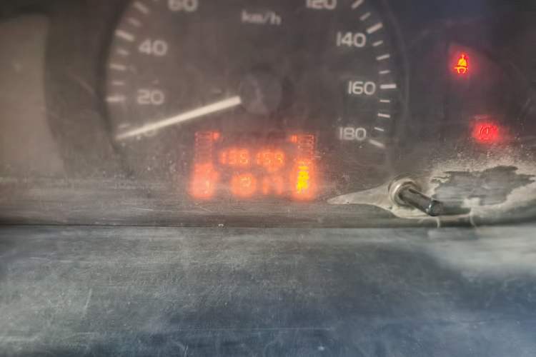 Used Wuling Rongguang 2014 1.2L S Standard Model Odometer Close Up