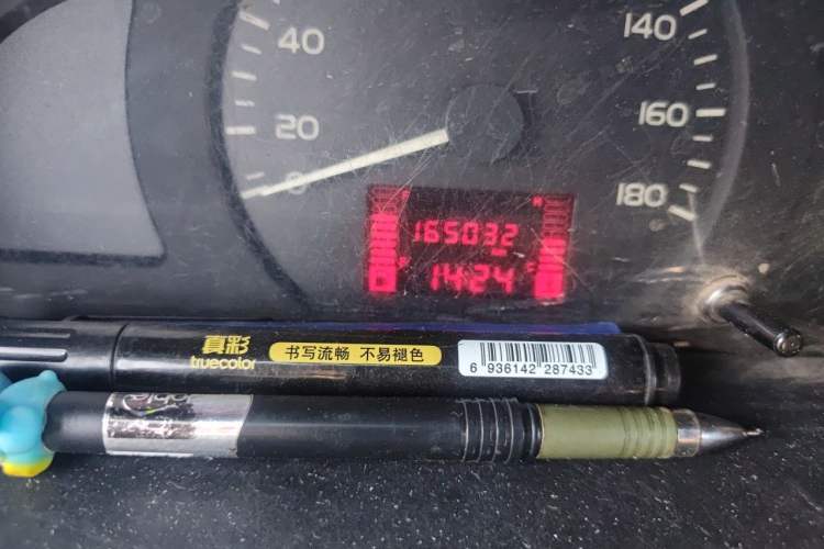 Used Wuling Rongguang 2014 1.2L S Base Model Odometer Close Up