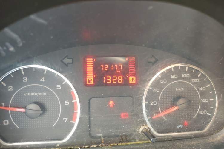 Used Wuling Rongguang 2014 1.5L S Standard Version Odometer Close Up