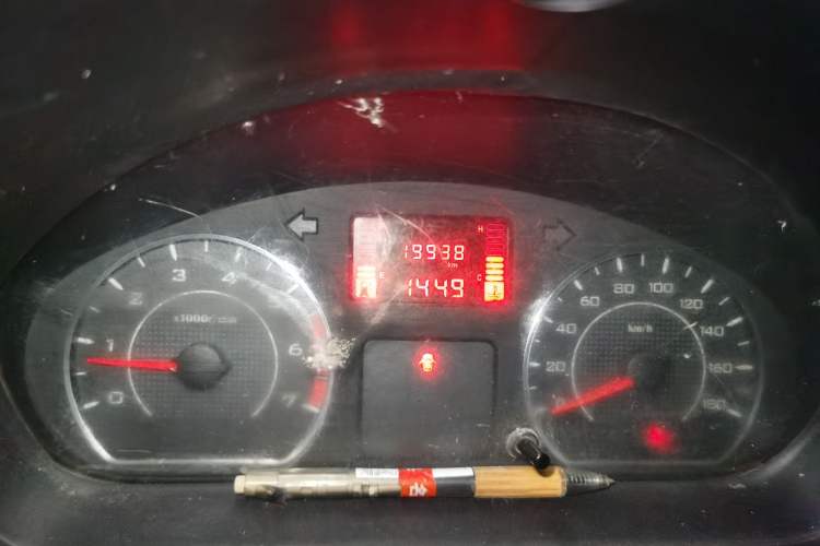 Used Wuling Rongguang 2014 1.2L S Standard Model Odometer Close Up