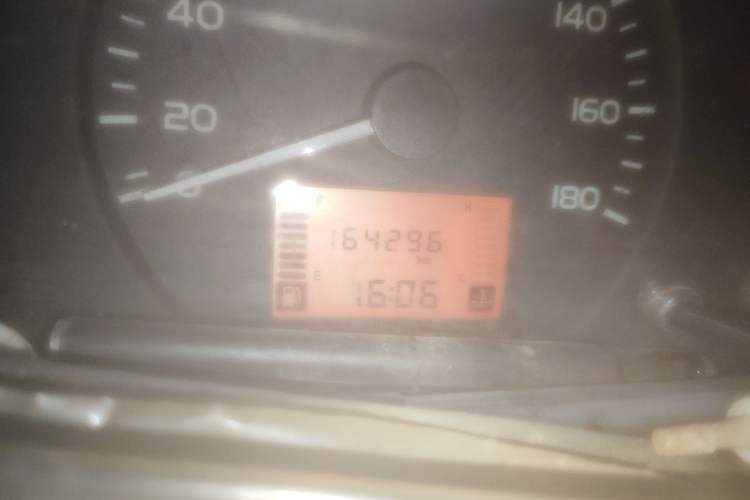 Used Wuling Rongguang 2014 1.2L S Base Model Odometer Close Up
