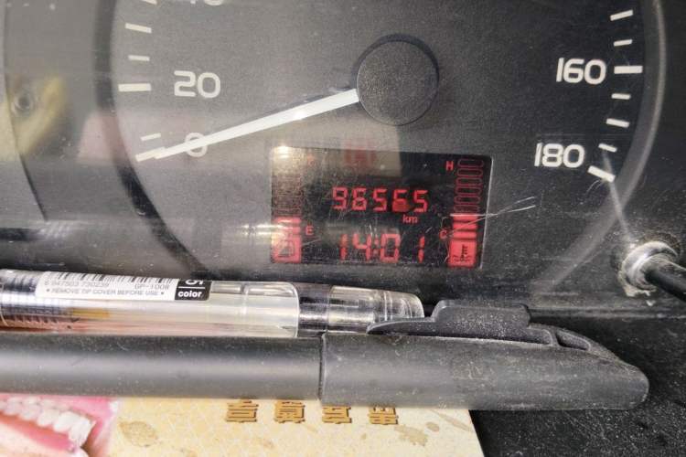 Used Wuling Rongguang 2014 1.2L S Standard Model Odometer Close Up