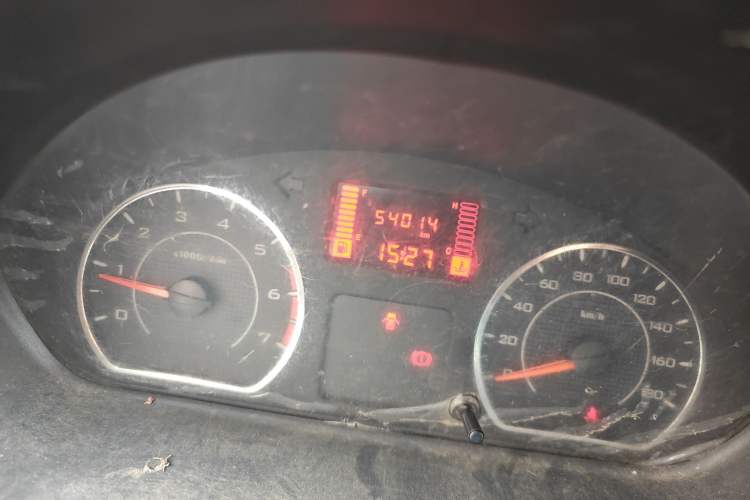 Used Wuling Rongguang 2014 1.2L S Standard Model Odometer Close Up