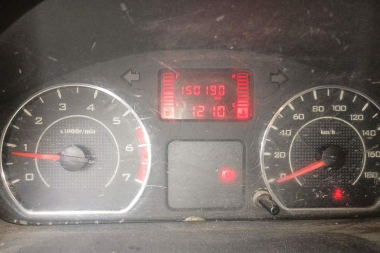 Used Wuling Rongguang 2014 1.2L S Base Model Odometer Close Up