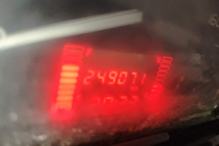 Used Wuling Rongguang 2014 1.2L S Base Model Odometer Close Up