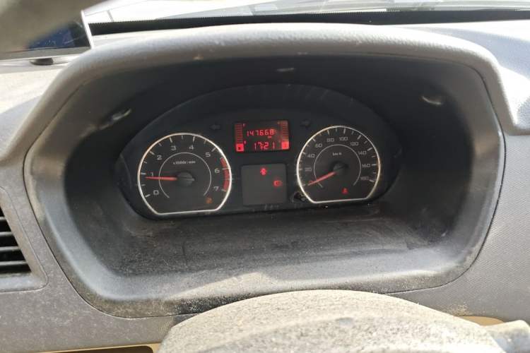 Used Wuling Rongguang 2014 1.5L S Standard Version Odometer Close Up