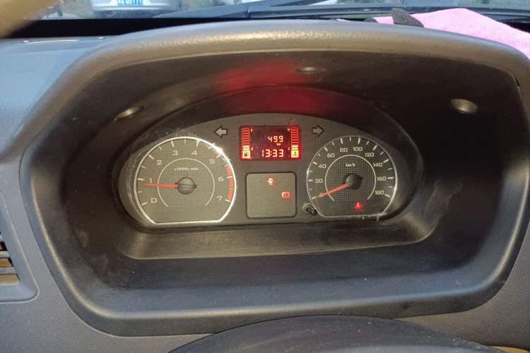 Used Wuling Rongguang 2014 1.2L S Standard Model Odometer Close Up