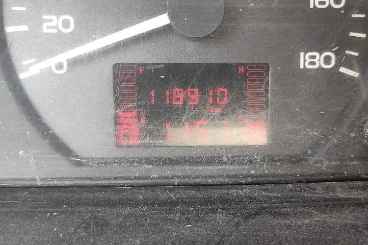 Used Wuling Rongguang 2014 1.2L S Base Model Odometer Close Up