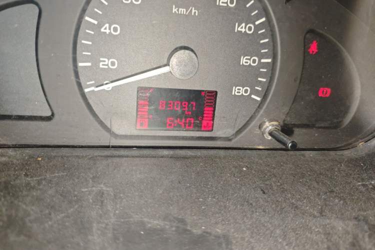 Used Wuling Rongguang 2014 1.2L S Base Model Odometer Close Up