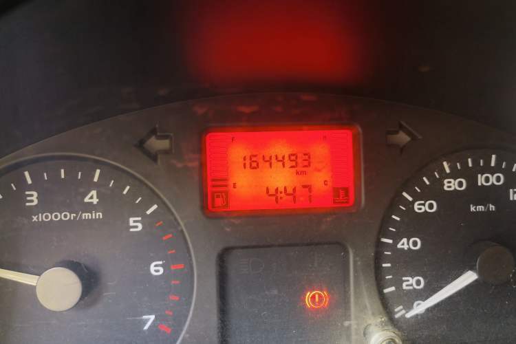 Used Wuling Rongguang 2014 1.2L S Base Model Odometer Close Up