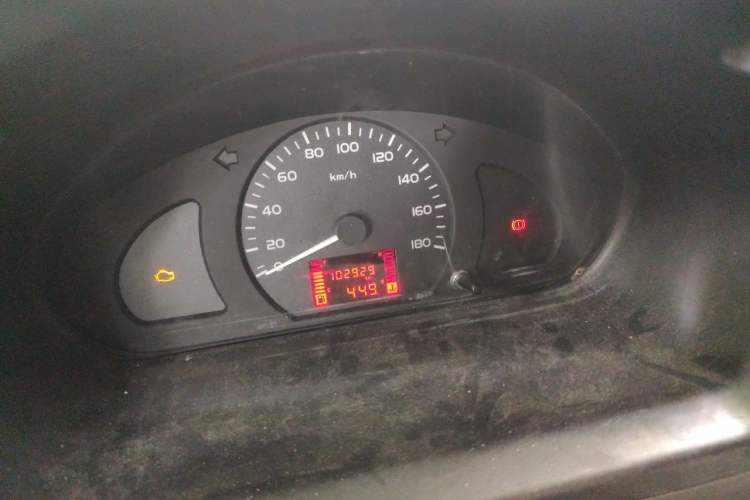 Used Wuling Rongguang 2014 1.5L S Base Version Odometer Close Up