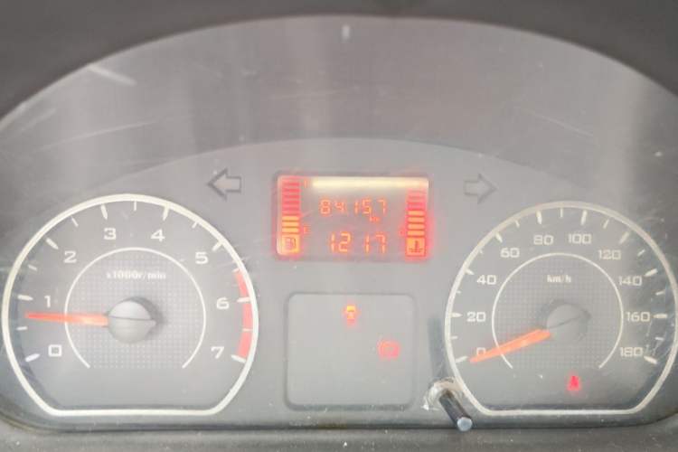 Used Wuling Rongguang 2014 1.2L S Standard Model Odometer Close Up