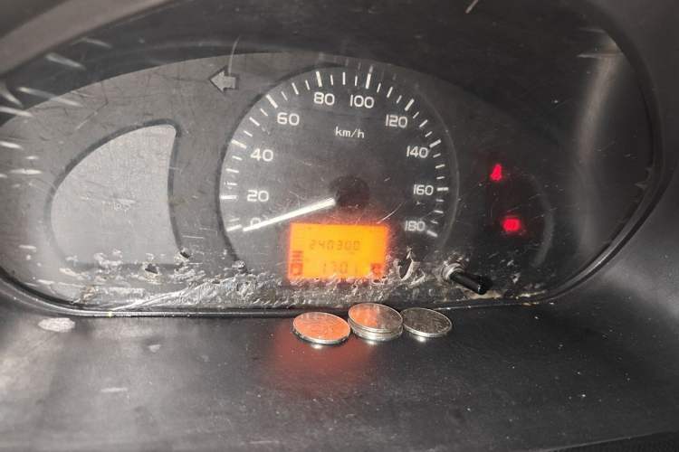 Used Wuling Rongguang 2014 1.5L S Base Version Odometer Close Up