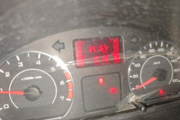 Used Wuling Rongguang  Odometer Close Up